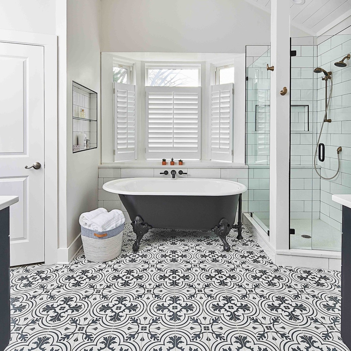 Black and White Bathroom Floor Tile1